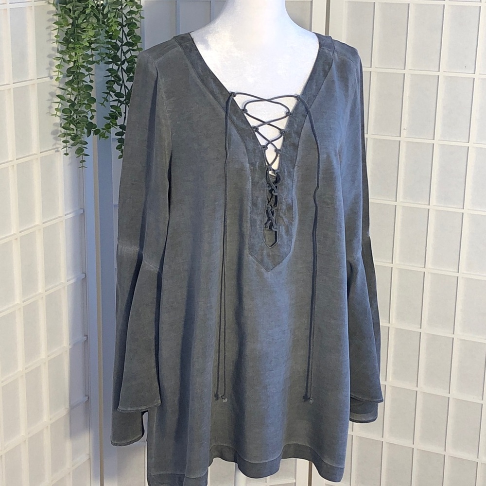 NWT Misses Rock & Republic Moon Tribe Tunic Top in Magnet Gray, Size Medium.